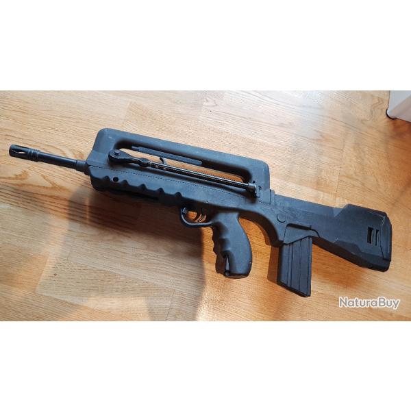 Beau FAMAS  plombs "COMMANDO" parfait tat de tir, avec chargeur, cible d'essai, guide utilisateur.
