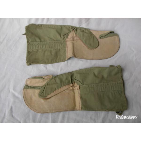 WW2 US PAIRE DE MOUFLES  MILITAIRES AMRICAINES CUIR TOILE TAILLE MEDIUM RFRENC G.I. ( 39-45 )