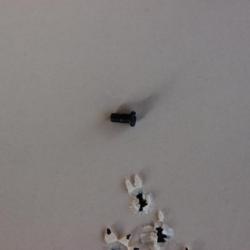 Vis de fixation plaquettes extérieures  revolver Nagant M1895