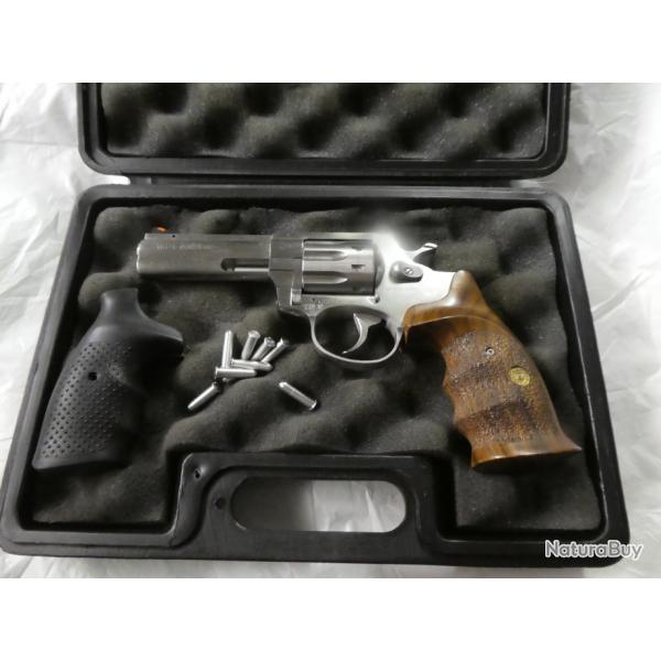 revolver ALPHA  "stainless" cal 22lr  9 coups en 4"
