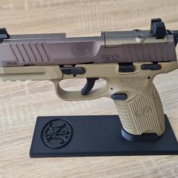 Stand simple / Support / Présentoir pour pistolet FN HERSTAL 502 22lr  tactical noir ou FDE