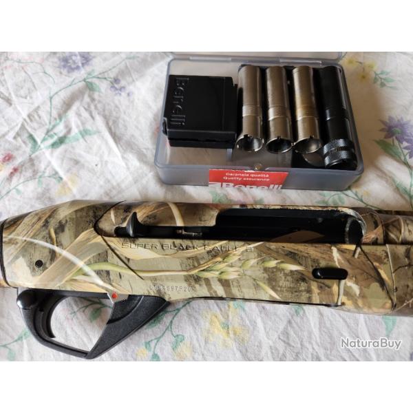 FUSIL SEMI AUTOMATIQUE BENELLI CALIBRE 12 SUPER BLACK EAGLE + BOITE 5 CHOQUES  FAIT 1 SAISON .