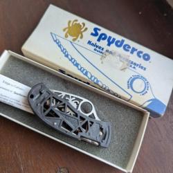 Spyderco Q serrated.