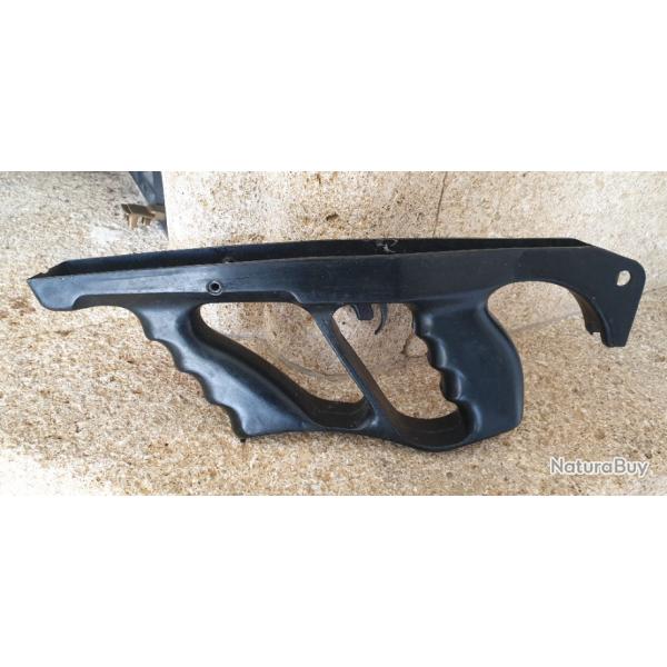 Famas F2