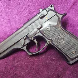 Pistolet BERETTA, Mod 92F, 1989, calibre 9x19  Italie, DEUX chargeurs,  Catégorie B