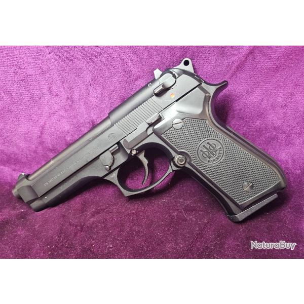 Pistolet BERETTA, Mod 92F, 1989, calibre 9x19  Italie, DEUX chargeurs,  Catgorie B