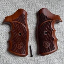 Crosse N square butt target bois ergonomique smith & wesson plaquettes