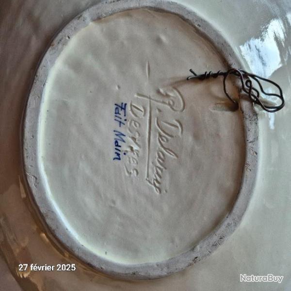 Plat corbeille  fruits en faence  par  Delarue  Desvres, pice unique, 1965-70