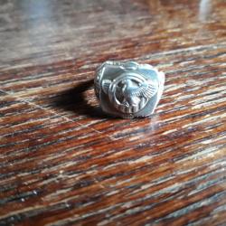 WW II rare bague US ruptured duck argent gravè d initiale a l interieur de l anneau veterant WW 2