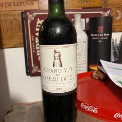 Belle bouteille Cht LATOUR 1981