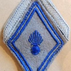 Patch à coudre losange mod 45 Matériel sergent appelé (grenade bleue devrait être argent)