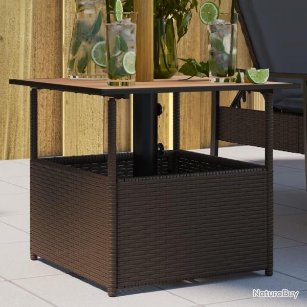 Table de jardin avec trou de parasol marron rsine tresse alsavelo