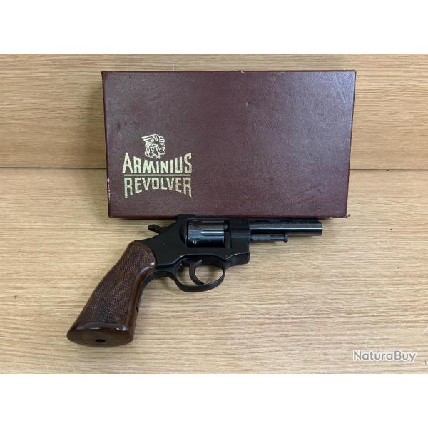 Pistolet Arminius HW 7 GR cal 22 spcial grenailles dans sa bote d'origine.