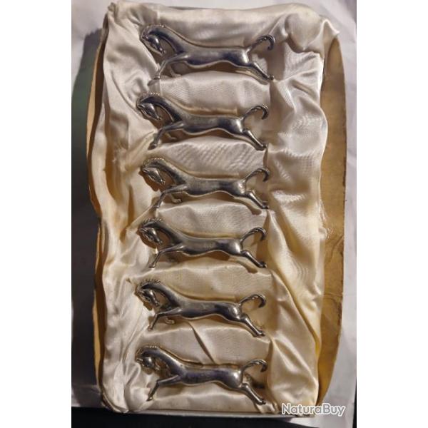 LOT DE PORTE- COUTEAUX EN MTAL ARGENT FORME CHEVAL