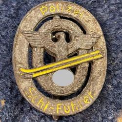 un insigne allemand polizei ww2