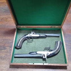 Paire de pistolets de duel à percussion en coffret - calibre 12 mm - TBE