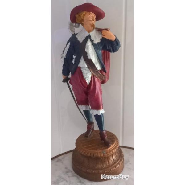 Sculpture de Mousquetaire en rgule - peinte - hauteur 47 cm