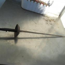 épée ou fleuret petite taille  ancienne dans son jus