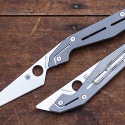 Couteau Spyderco NAND Lame Wharncliffe Acier Bohler M398 Manche Titane Clip Made Italy SC270TIP