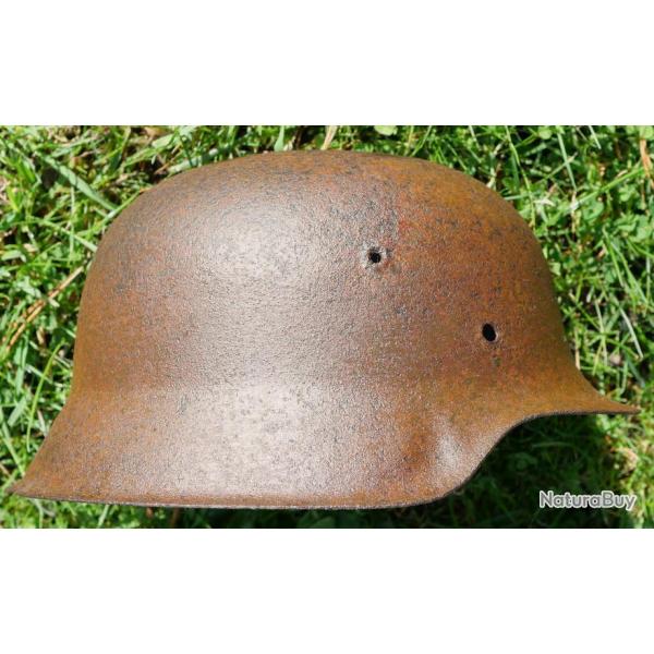 Casque allemand impact restes de camouflage modle 1942 - ref IFS24CSQ003