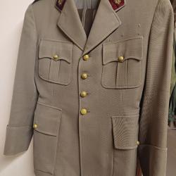 Ancien uniforme militaire modèle 1959 d'officier du Service de Santé des Armées