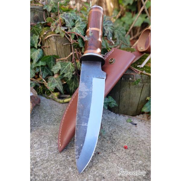 Poignard Bushcraft Couteau de Chasse Survie Lame Carbone 1075 Manche Bois/Acier Etui Cuir Artisanale