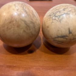 Deux boules billard ancienne