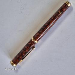 Stylo plume avec laque sur son corps, pour collection                                            Il