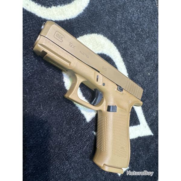 Glock 19 x