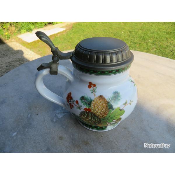 VINTAGE - Ancienne chope  bire en cramique, avec couvercle en tain - AUTRICHE (XX)