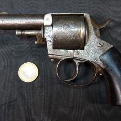 revolver British Bulldog calibre 380 gravé