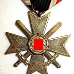 CROIX ALLEMANDE DE MERITE de la SECONDE GUERRE.  /9011