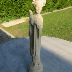 Grande statuette d'une femme asiatique vintage sculpt&eacute;e en R&eacute;sine couleur cr&egrave;me - Hauteur 27 Cm