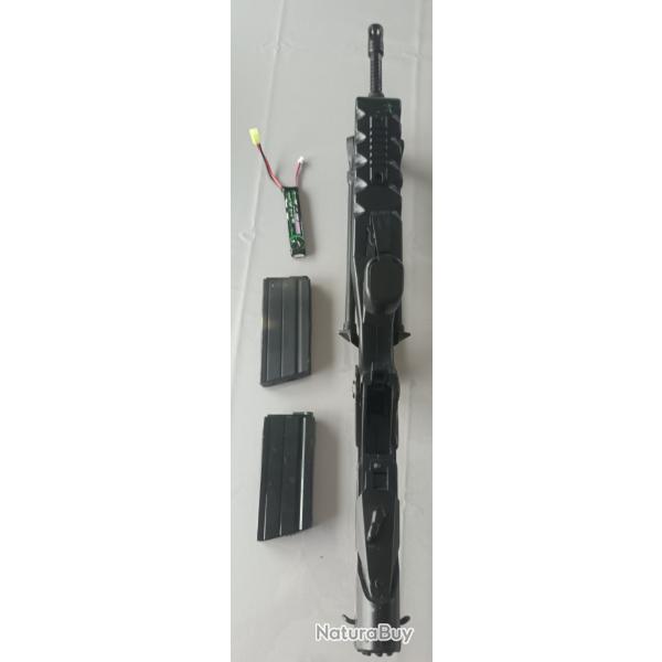 Famas  billes , 2 chargeurs et batterie1 sans prix de rserve