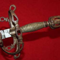 Belle épée de panoplie Viollet le Duc