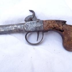 p18)  pistolet a un canon , coup de poing ,