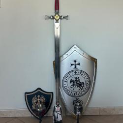 Très beau lot d'objets sur le thème des Templiers