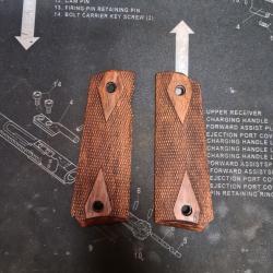 Paire de plaquettes Colt 1911 45 et clones bois clair