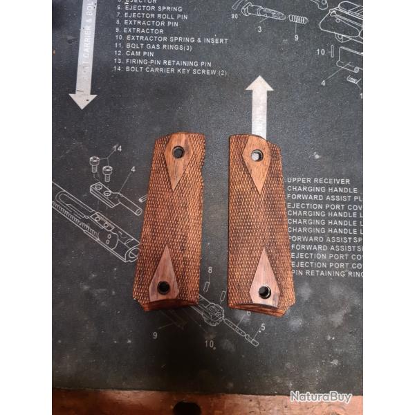 Paire de plaquettes Colt 1911 45 et clones bois clair