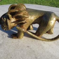 Art d'Afrique - Ancienne sculpture en bronze représentant un "Lion" - BÉNIN (XXé)