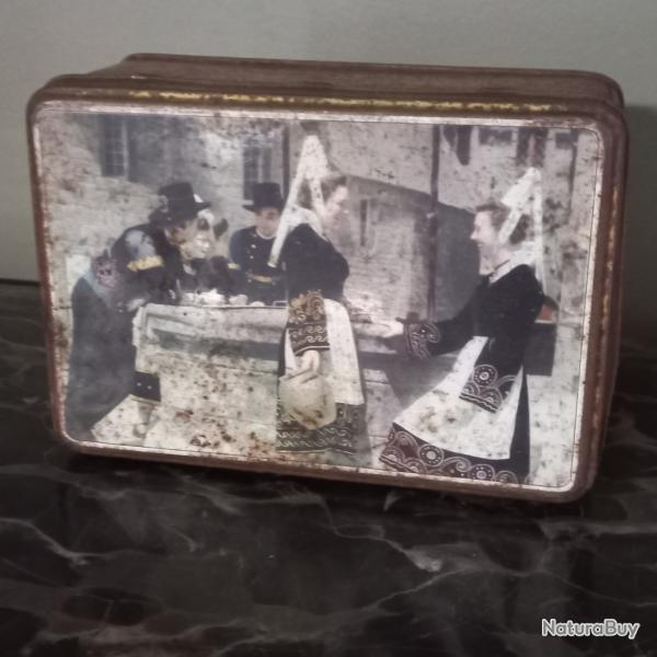 ancienne  boite mtal bretonne locronan 1920