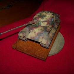 Maquette  du char lourd Allemand .. PzKpfw.VI Sd. Kfz 182 TIGER II.. (HENSCHEL) aux 1/35...