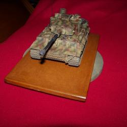 Maquette  monté , peinte et patiné du char lourd  TIGER I .. Panzerabteilung 505 ..1944 .. aux 1/35