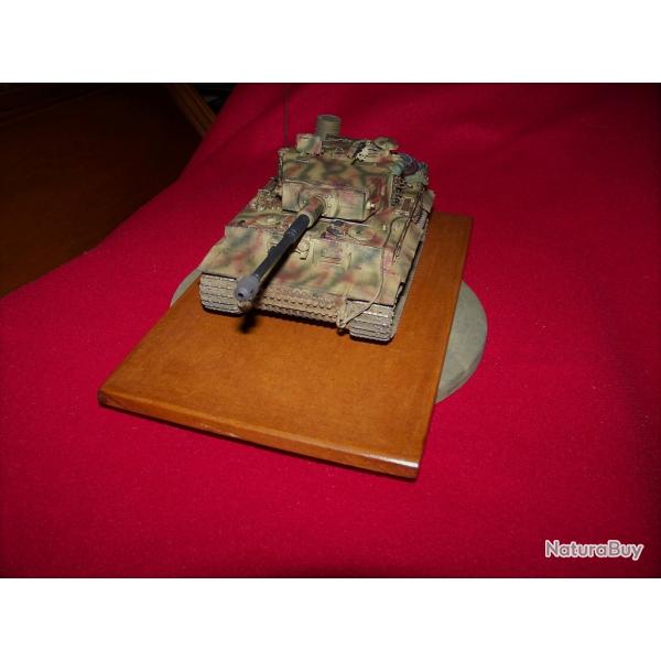 Maquette  mont , peinte et patin du char lourd  TIGER I .. Panzerabteilung 505 ..1944 .. aux 1/35