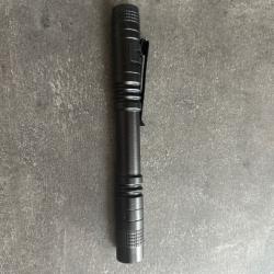 Lampe tactique ergonomique