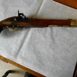 Pistolet à poudre noire et à percussion de marque ARDESA de type KENTUCKY Cal. 45