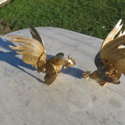 DUO de Sculpture coq en métal dorée, plumage au naturel, bouts des ailes déployé - Italie(Vers 1960)