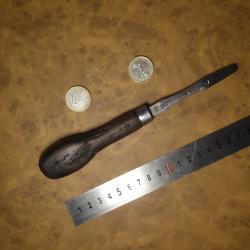 petit tournevis ancien de 20  cm  manche bois panne de 6,5 mm