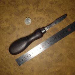 petit tournevis ancien de 21  cm  manche bois panne de 7 mm