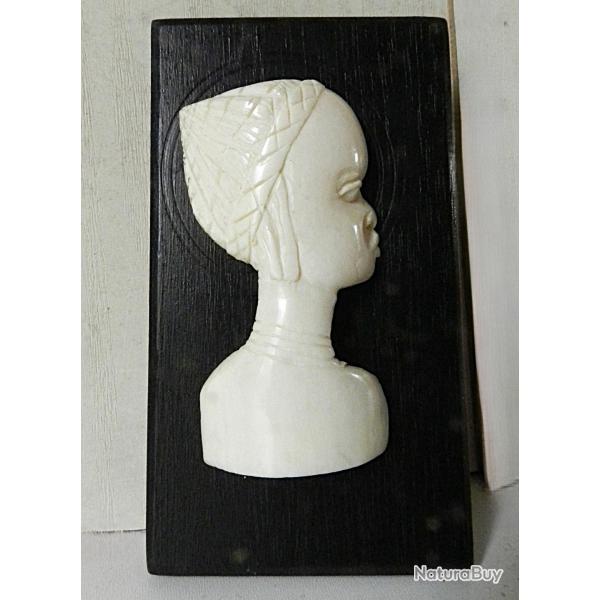 Art Populaire Ethnique Ancien * Beau Buste de Femme en Os Sculpt sur Plaque de Bois Noir